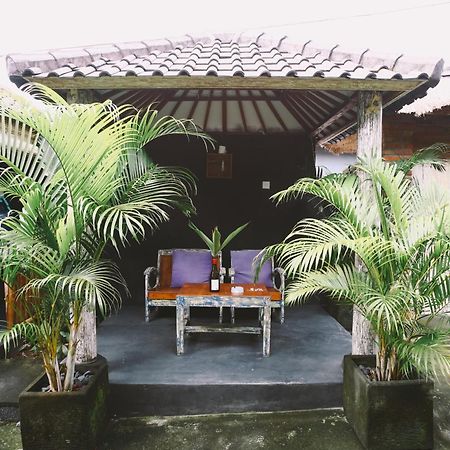 Swan House Canggu Hotel Exterior photo